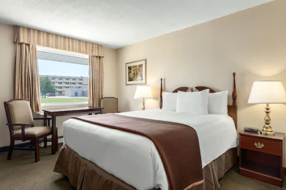 Travelodge By Wyndham Lasalle 3*