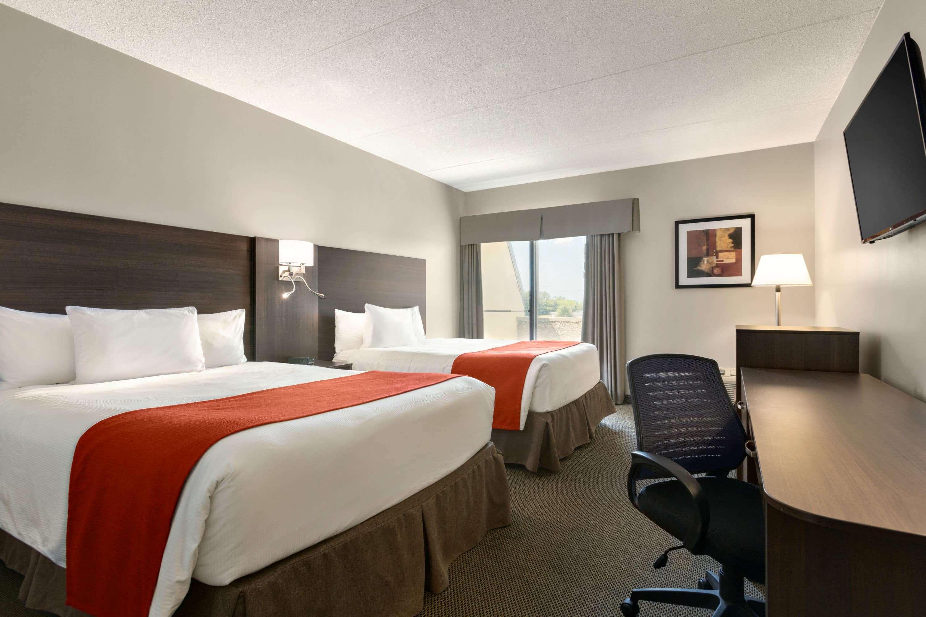 Hotel Travelodge By Wyndham Lasalle Kingston