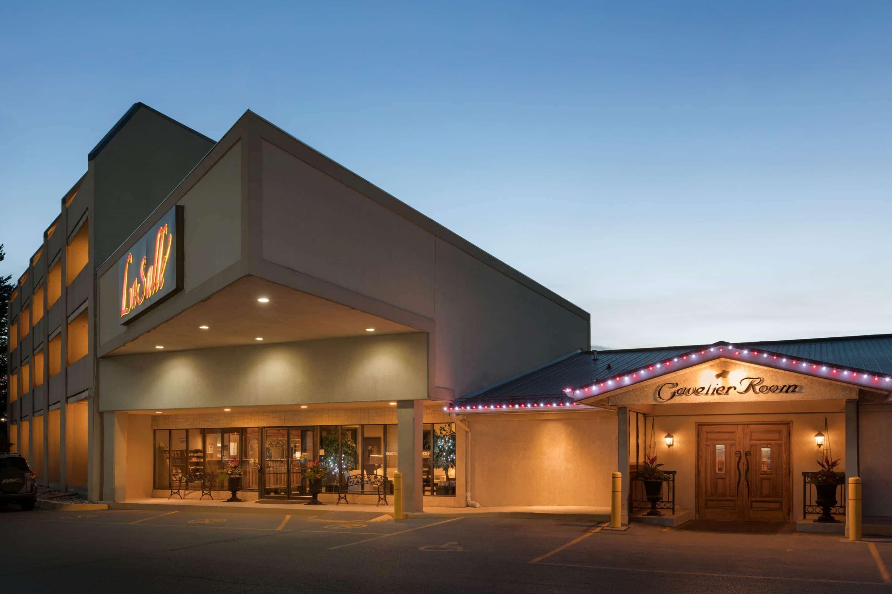 Hotel Travelodge By Wyndham Lasalle Kingston