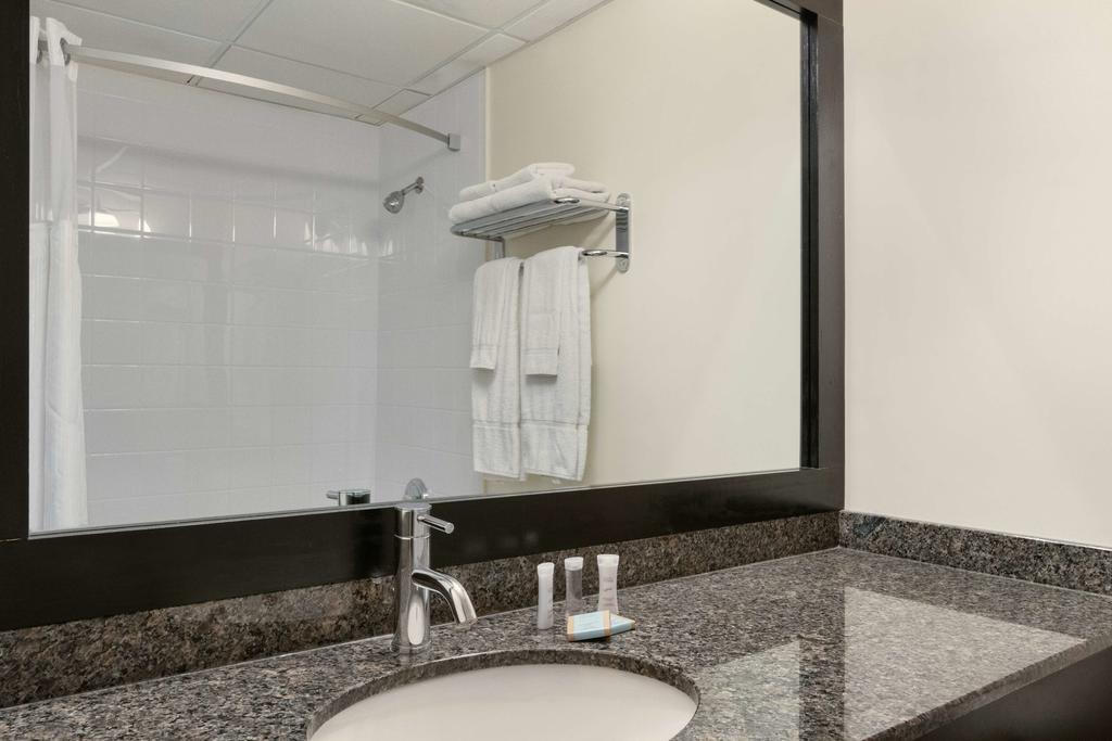 Travelodge By Wyndham Lasalle