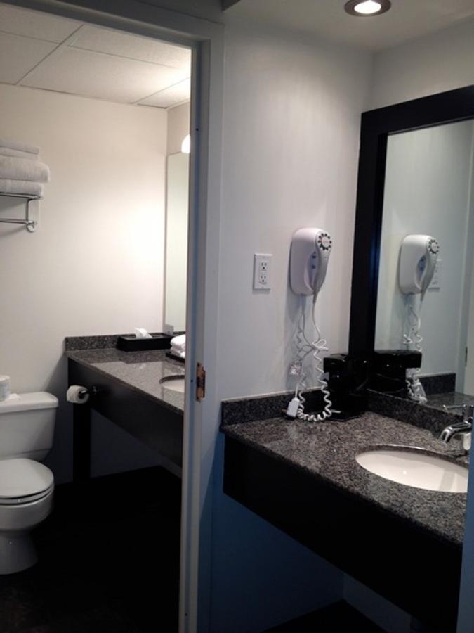 Travelodge By Wyndham Lasalle Hotel