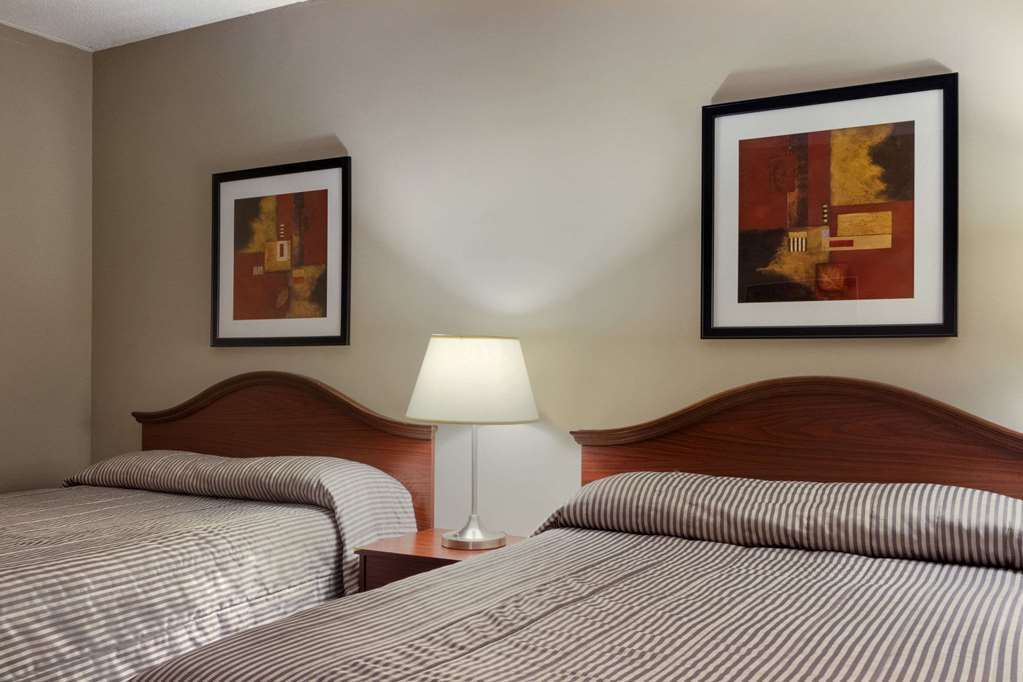 Hotel Travelodge By Wyndham Lasalle 3*