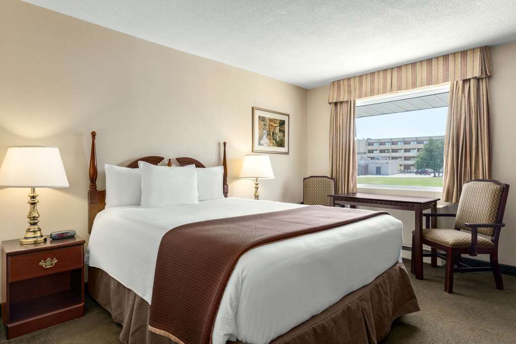 Travelodge By Wyndham Lasalle 3*