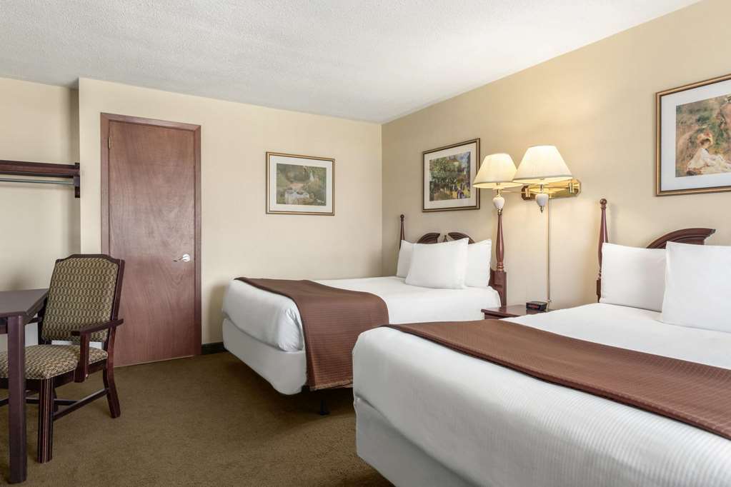 Travelodge By Wyndham Lasalle Hotel 3*