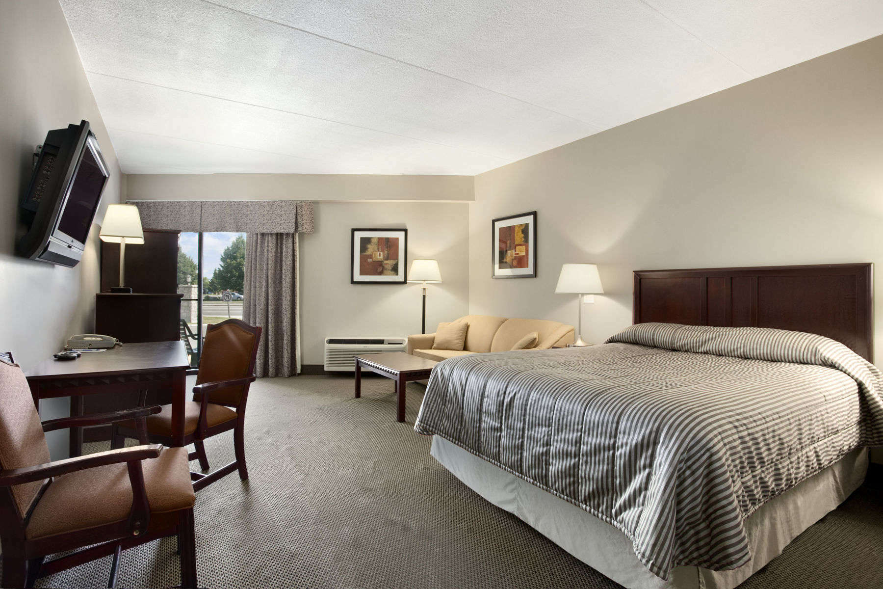 Travelodge By Wyndham Lasalle Hotel 3*