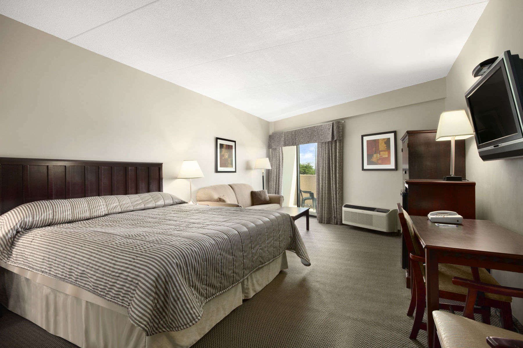 Travelodge By Wyndham Lasalle
